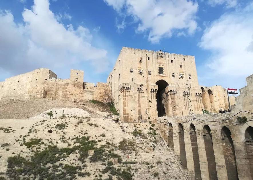 دفاعات «قلعة حلب» تنهار تحت وطأة الزلزال