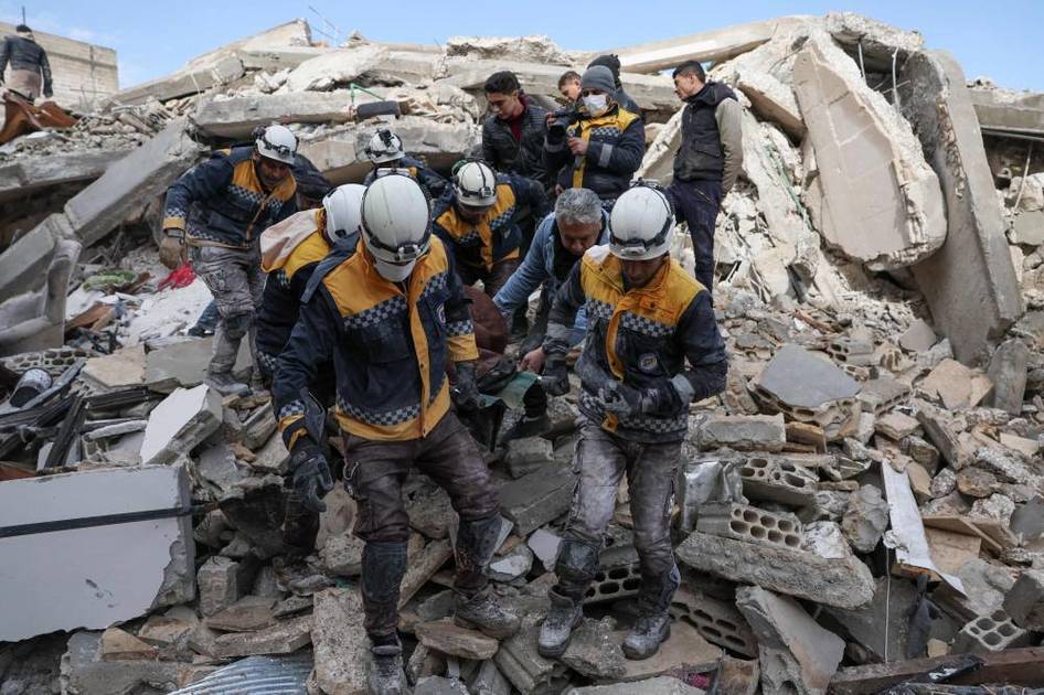 جهود الإنقاذ تسابق الزمن.. وارتفاع هائل لعدد ضحايا زلزال تركيا وسوريا