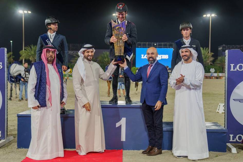 سلطان بن أحمد يتوج بطل كأس حاكم الشارقة لقفز الحواجز