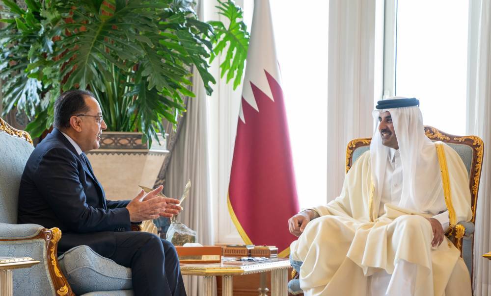 أمير قطر ورئيس الوزراء المصري يبحثان تعزيز التعاون في الدوحة