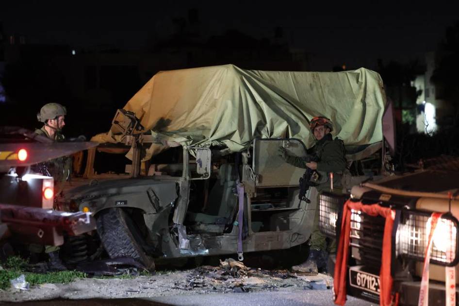 إصابة جنود إسرائيليين بعملية دهس في الخليل وتوتر بالقدس