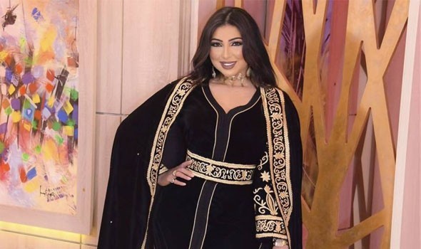 نجمات المغرب يلهمن النساء بتصاميم أنيقة من القفطان المغربي