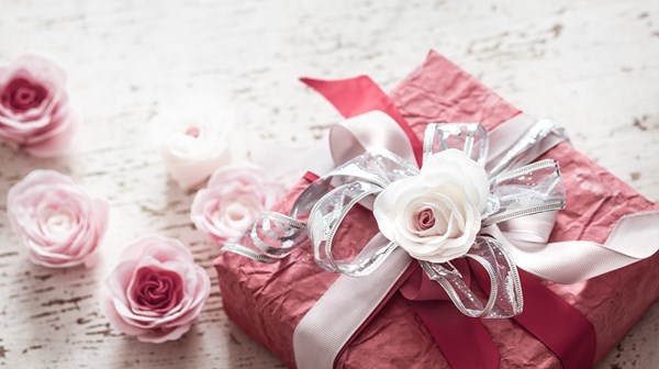 أفكار هدايا لتقديمها إلى العروس في حفل توديع العزوبية