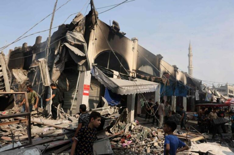 الدفاع المدني: الضربات الإسرائيلية تغير ملامح غزة وتدمر مئات المباني