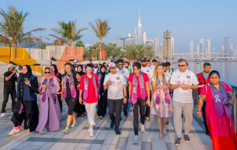 3200 مشاركة في طواف دبي الوردي
