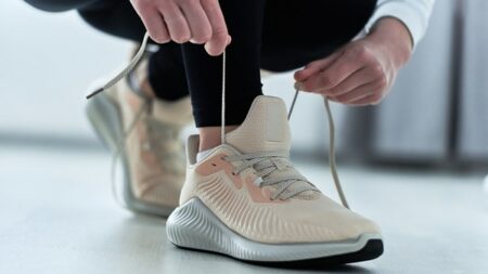 أفضل الأحذية الرياضية النسائية في 2024.. إطلالة أنيقة وعصرية