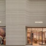 متجر جديد لـ«Hermès» في اﻟﺑﺣرﯾن.. ﻣﺳﺗوﺣﻰ ﻣن اﻟﺻﺣراء واﻟﻣﺣﯾط