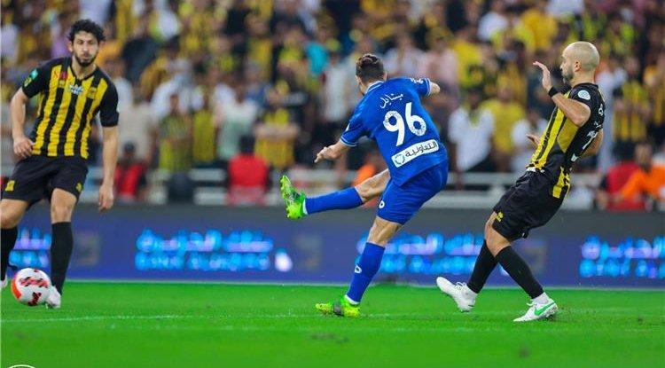 فيديو | الهلال يهزم اتحاد جدة بثلاثية ويشعل الصراع على لقب الدوري السعودي