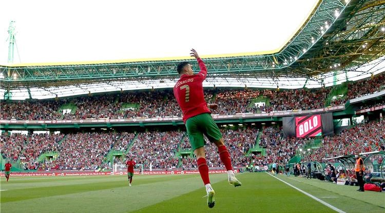 فيديو | رونالدو يقود البرتغال للفوز على سويسرا برباعية في دوري الأمم الأوروبية