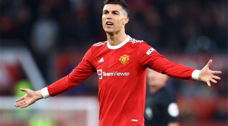 رونالدو على وشك ‘انهيار عصبي’ بسبب عجز مانشستر يونايتد في سوق الانتقالات