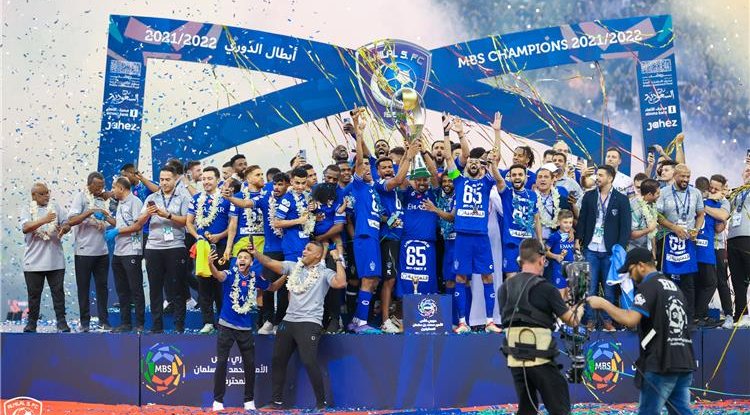 رغم رفض زوجته.. الهلال السعودي يتوصل لاتفاق مع مدافع الفريق على البقاء