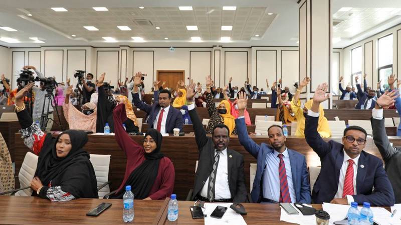البرلمان الصومالي يُمهل رئيس الوزراء عشرة أيام لتشكيل حكومة