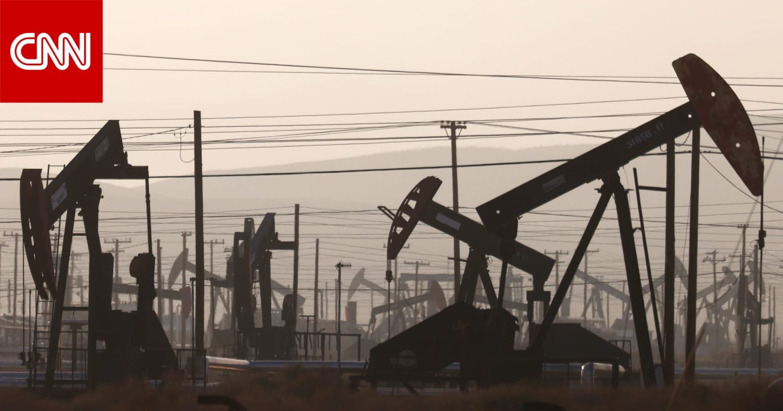 أسعار النفط تتراجع إلى مستويات غير مسبوقة منذ غزو أوكرانيا