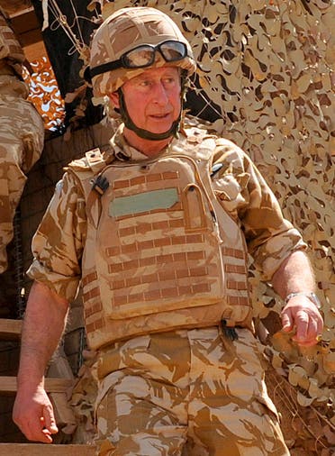 تشارلز باللباس العسكري في أفغانستان في 2010