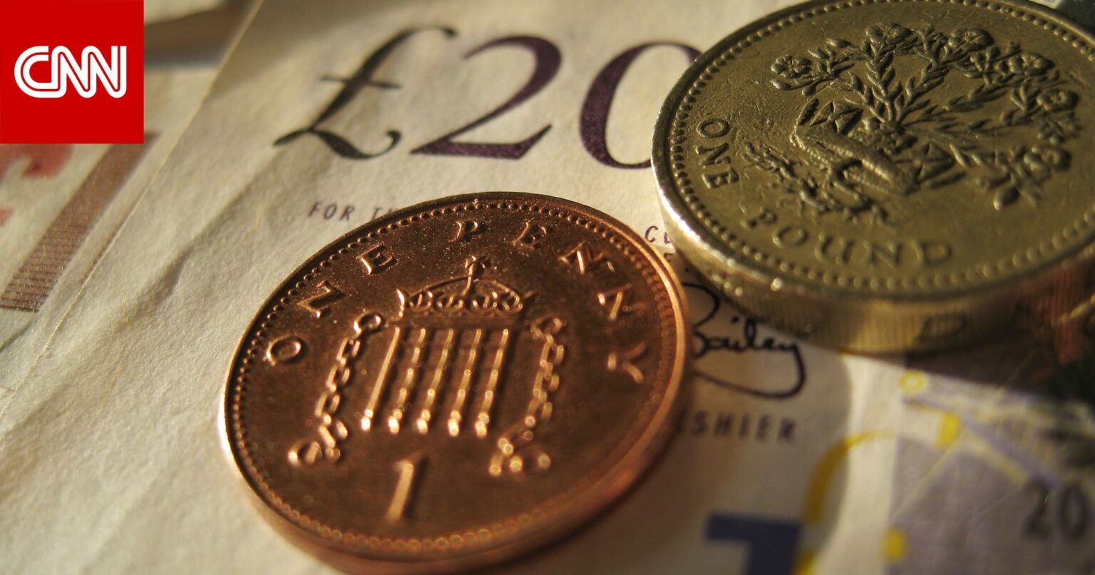 انهيار الجنيه البريطاني سيجعل التضخم أسوأ ويدفع أسعار الفائدة إلى الأعلى