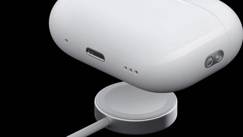 تأتي سماعات airpods pro 2 ايربودز برو 2 بحافظة جديدة تدعم الشحن عبر ماج سيف