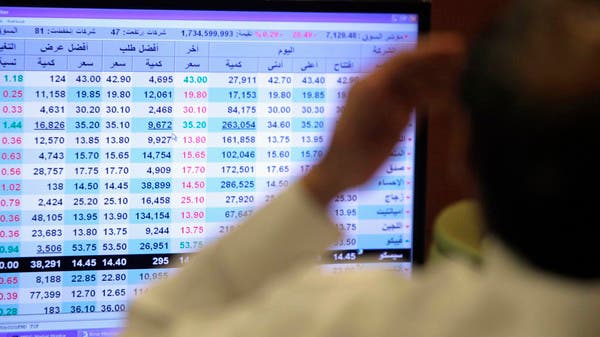 سوق السعودية تغلق منخفضة 1.1% مع هبوط أسعار النفط