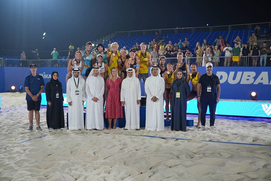 تتويج أبطال «عالمية الطائرة الشاطئية»