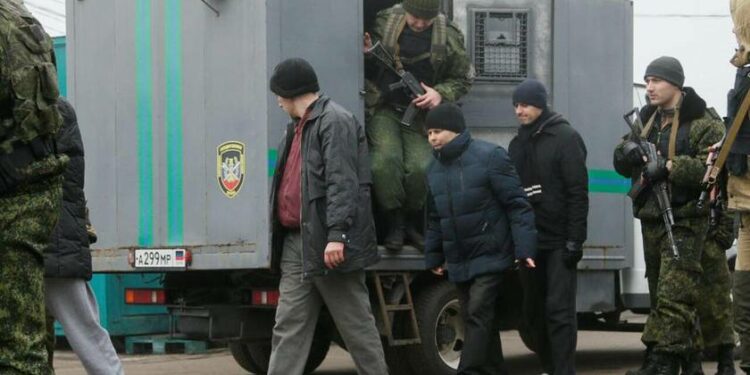 أوكرانيا تنفي إعدام أسرى من الجنود الروس