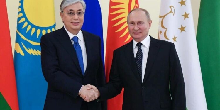 بوتين يهنّئ توكاييف على فوزه «المستحَق» برئاسة كازاخستان