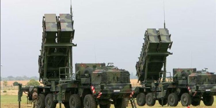 ألمانيا تزود بولندا بنظام باتريوت لاعتراض الصواريخ
