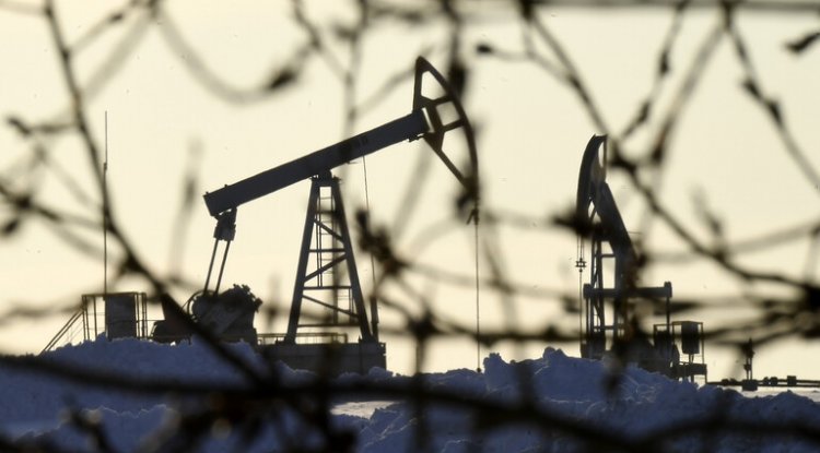 مخاوف الطلب تدفع أسعار النفط إلى مستويات هي الأولى منذ مطلع 2022