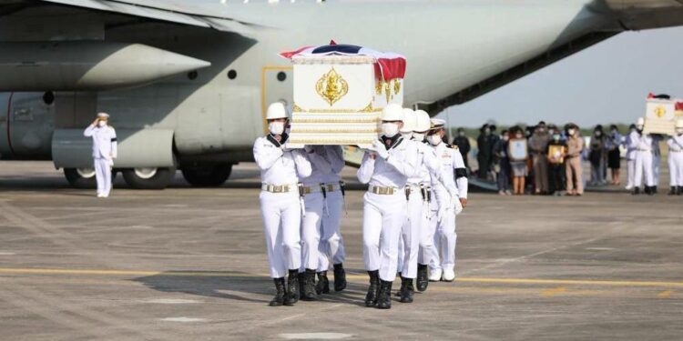 بعد أسبوع.. انتشال ثلاث جثث إضافية جراء غرق سفينة للبحرية التايلاندية
