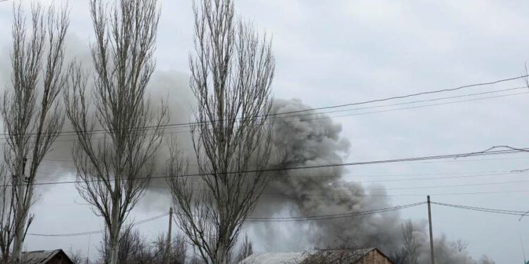 انفجارات تهز كييف وتعزيزات عسكرية إلى دونباس