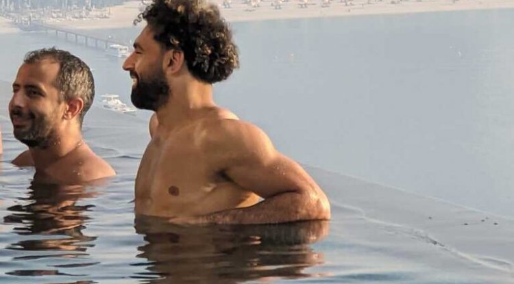 ليس إسرائيليا.. صورة تكشف مفاجأة حول صديق محمد صلاح في دبي