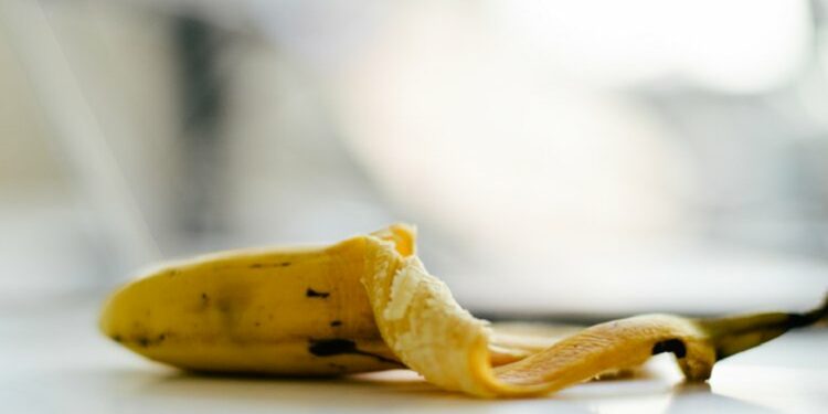 دراسة حديثة تكشف عن فائدة غير متوقعة لقشر الموز