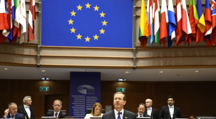 الرئيس الإسرائيلي يحث الاتحاد الأوروبي على محاربة معاداة السامية