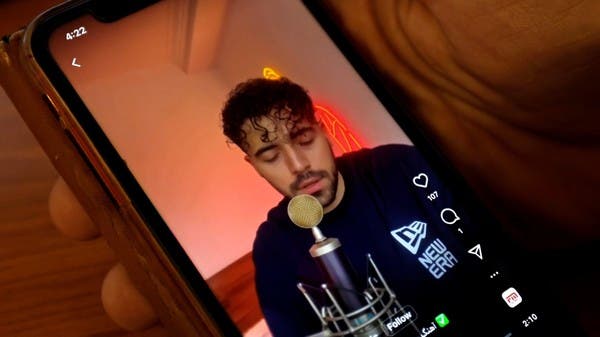 أغنيته تحولت نشيدا بإيران.. الرابر حاجي بور يحصد "غرامي": فزنا