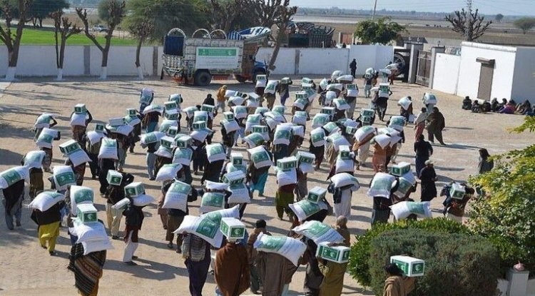 مساعدات إنسانية سعودية للمتضررين من فيضانات باكستان (صور)