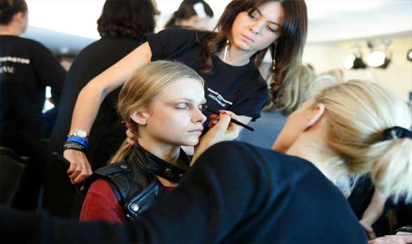 إليك أجمل إطلالات أزياء الدنيم التي توفر لجميع أفراد الأسرة خياراتٍ كثيرةً إليك أجمل إطلالات أزياء الدنيم التي توفر لجميع أفراد الأسرة خياراتٍ كثيرةً