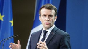 ماكرون: آلاف المتظاهرين ضد أحواض المياه جاؤوا لخوض معارك