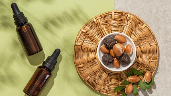 أي زيوت نباتية هي الأفضل لتنظيف البشرة؟ أي زيوت نباتية هي الأفضل لتنظيف البشرة؟