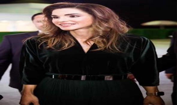 الملكة رانيا سفيرة الأزياء التراثية الأردنية إلى العالم