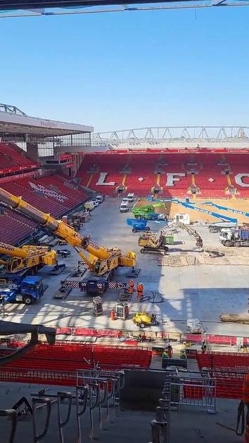 طرد عامل بعد نشره شريط فيديو عن أعمال بناء ملعب ليفربول