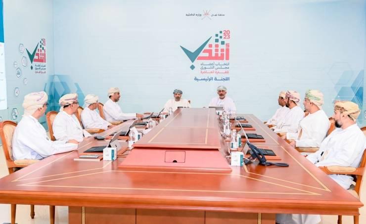 العُمانيون يختارون ممثليهم في مجلس الشورى إلكترونياً