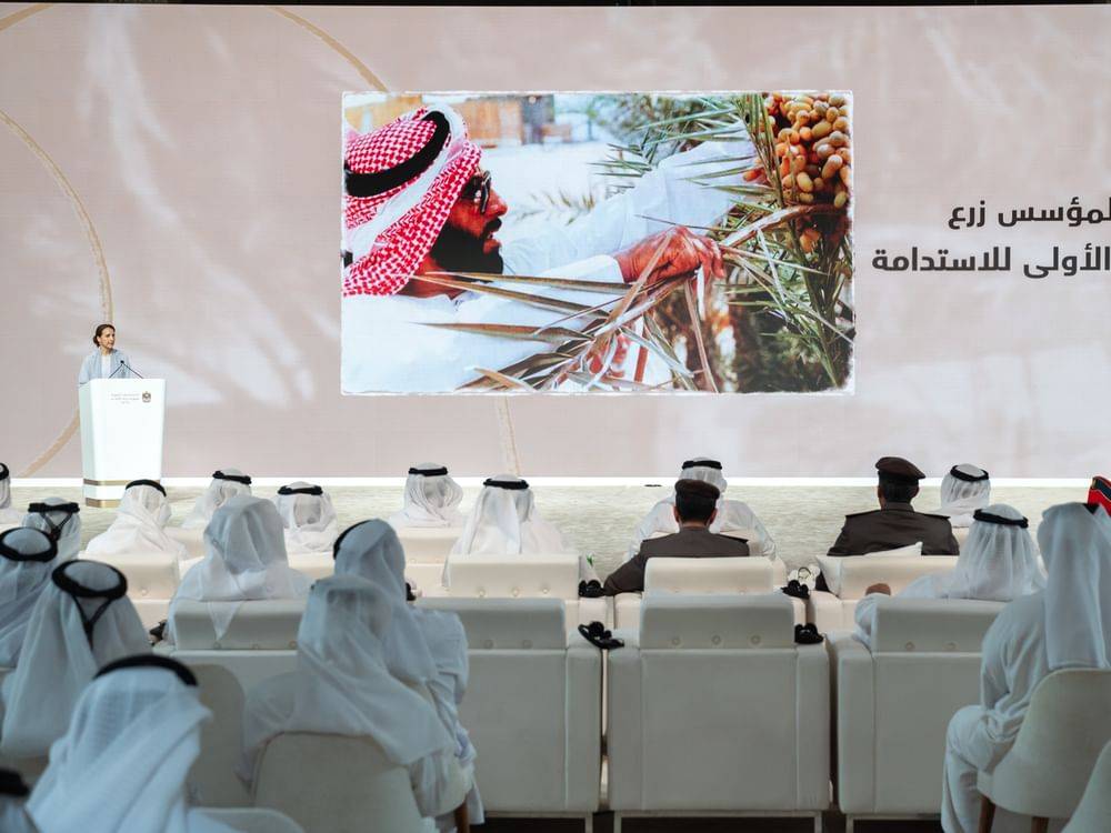 صورة أول رئيس لدولة الإمارات العربية المتحدة الشيخ زايد بن سلطان آل نهيان