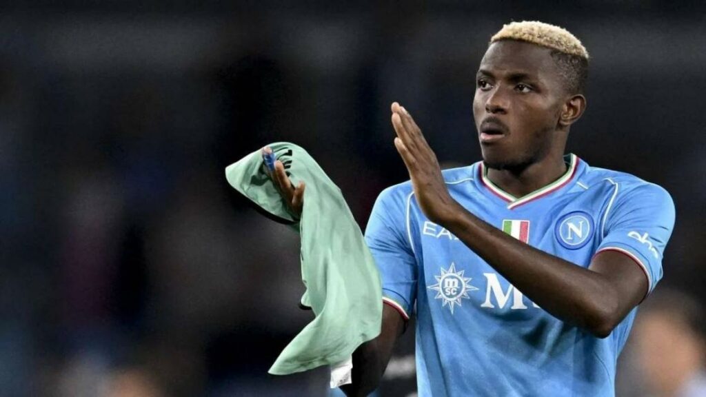 فيكتور أوسيمين: أصدقائي يشجعون تشيلسي ومانشستر يونايتد