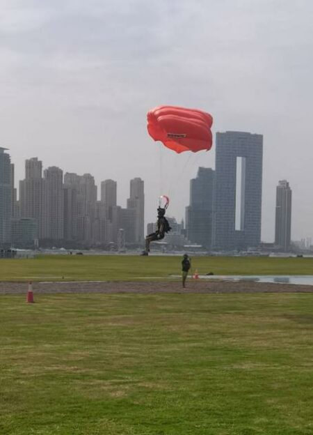 28 فريقاً مظلياً أوروبياً تتنافس في سماء دبي