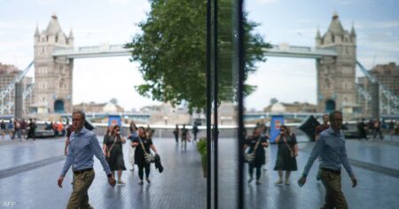 التضخم في بريطانيا يتباطأ لأدنى مستوى في عامين