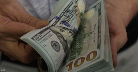 الدولار الأميركي يستقر مع تقييم المستثمرين لبيانات سوق العمل