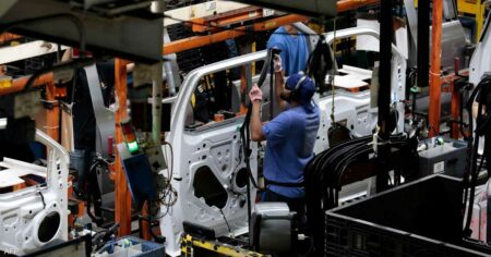 زيادة إنتاج المصانع الأميركية في نوفمبر بفضل "السيارات"