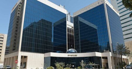 إنفستكورب تستحوذ على 50% في "كورسير" الأميركية