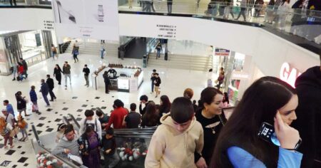 مبيعات الأعياد بأميركا تسجل أداء أقل بكثير بالمقارنة مع 2022