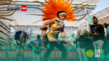 السكان الأصليون يتركون بصمتهم على كوب 28 ويرفعون المطالب