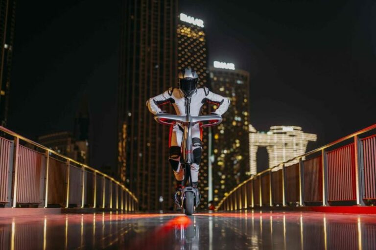 أبطال العالم يجتمعون في دبي للتنافس في أسرع سباق للسكوتر الكهربائية