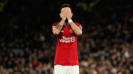 الصحف الإنجليزية تنعى مانشستر يونايتد: تلقى ضربة أوروبية قاضية